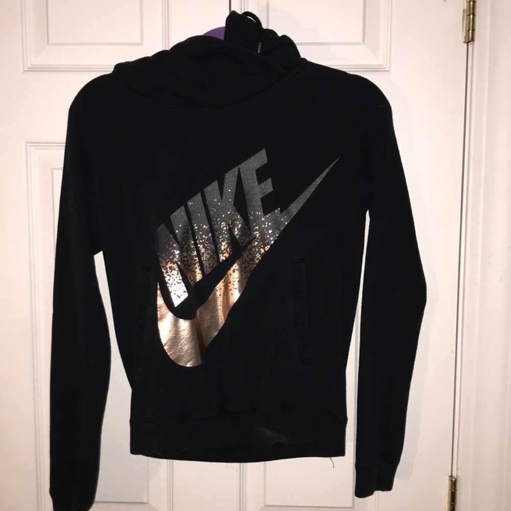 Hugh neck sweatshirt
